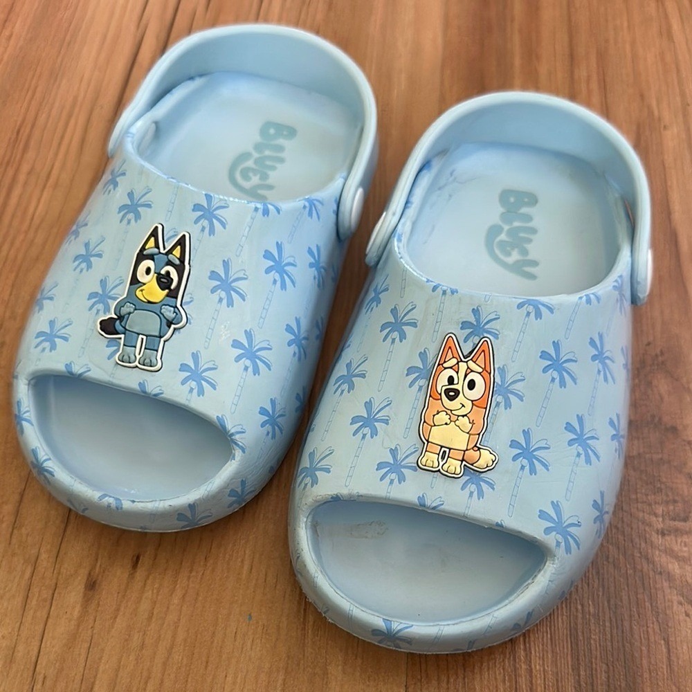 Bluey & Bingo Toddler Light Blue Clogs Sandals Size 11 Slip On Pool Shoes  OR‎